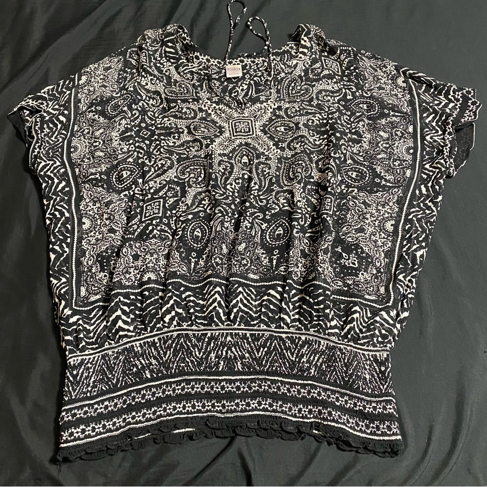Bila Black and White Paisley Print Ruched Top with V Neck in L